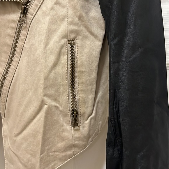 Aqua Jacket - Picture 2 of 2